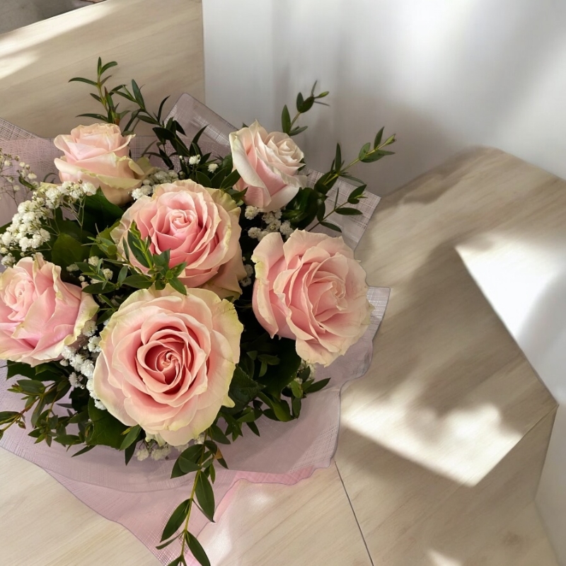 6 Pink Roses