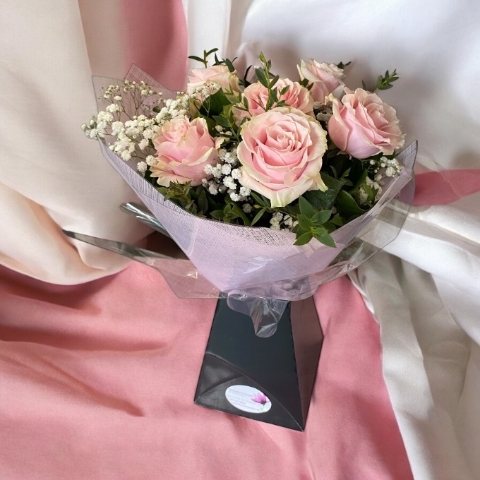 6 Pink Roses